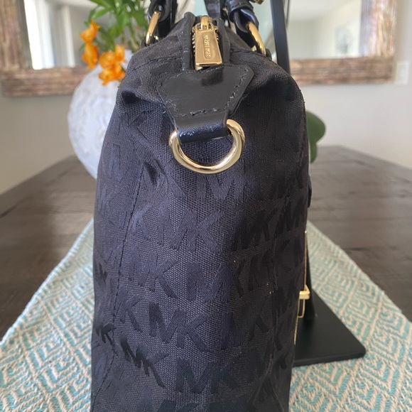 Michael Kors Signature Logo Large Purse (Black) w/Gold Hardware. - Picture 8 of 13